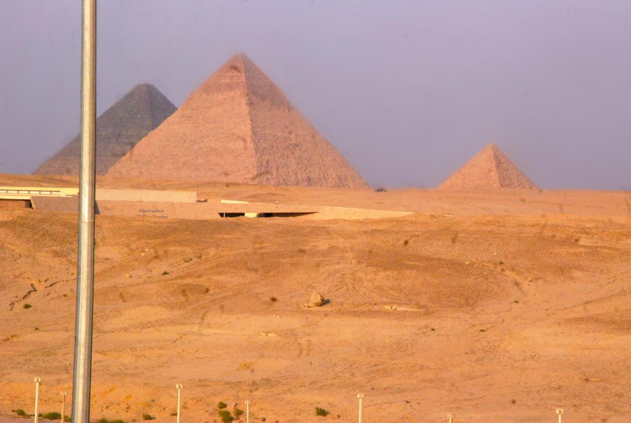 Hotel Pyramids Planet *